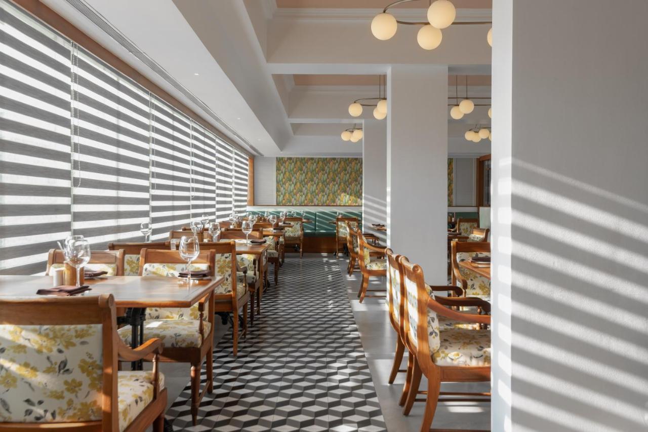 The Avenue Regent Hotel Kochi Bagian luar foto