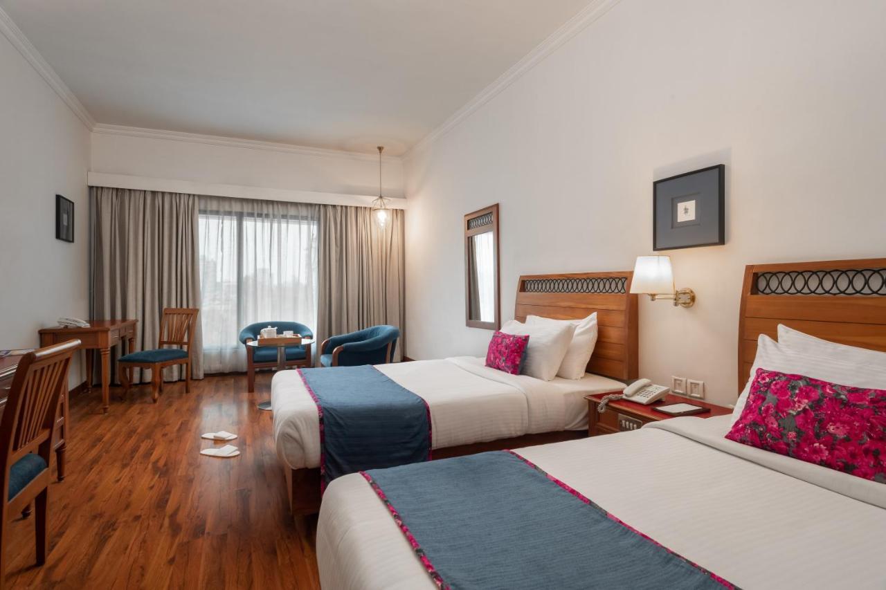 The Avenue Regent Hotel Kochi Bagian luar foto