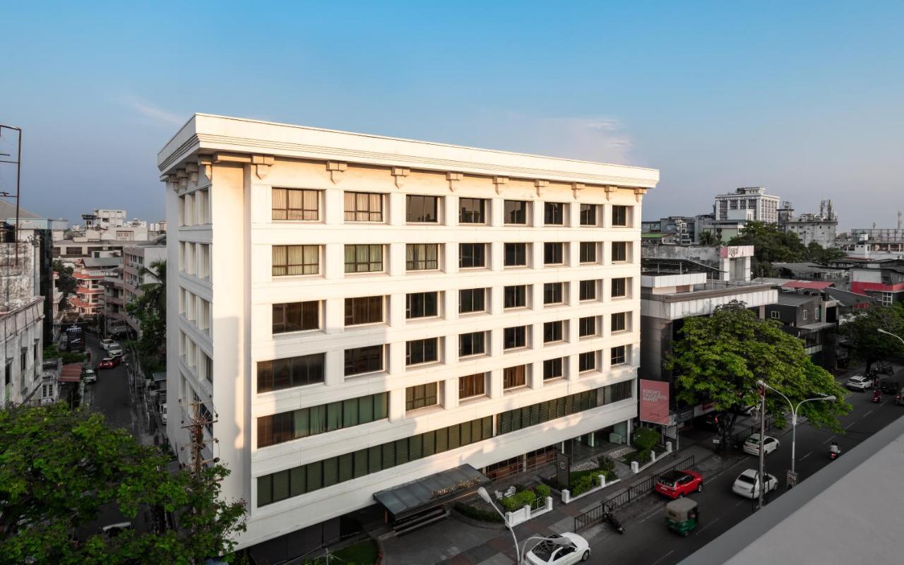 The Avenue Regent Hotel Kochi Bagian luar foto