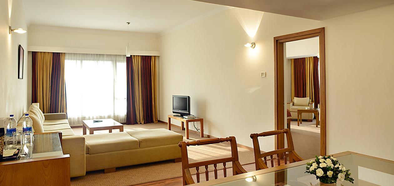 The Avenue Regent Hotel Kochi Bagian luar foto