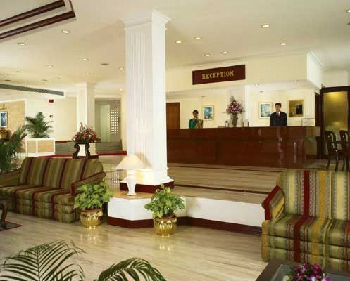 The Avenue Regent Hotel Kochi Bagian luar foto