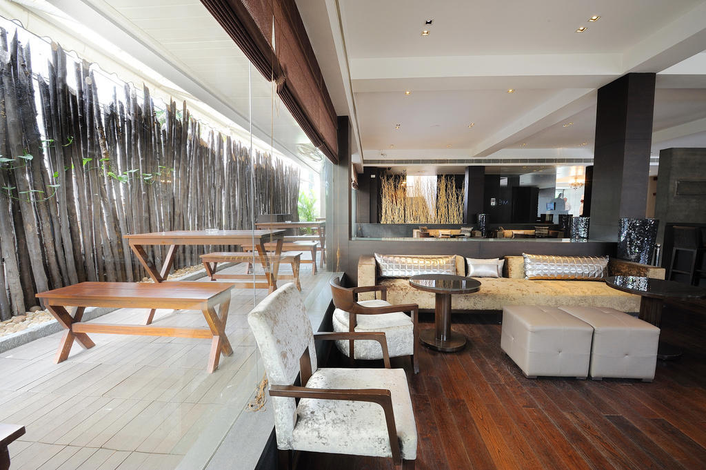 The Avenue Regent Hotel Kochi Bagian luar foto